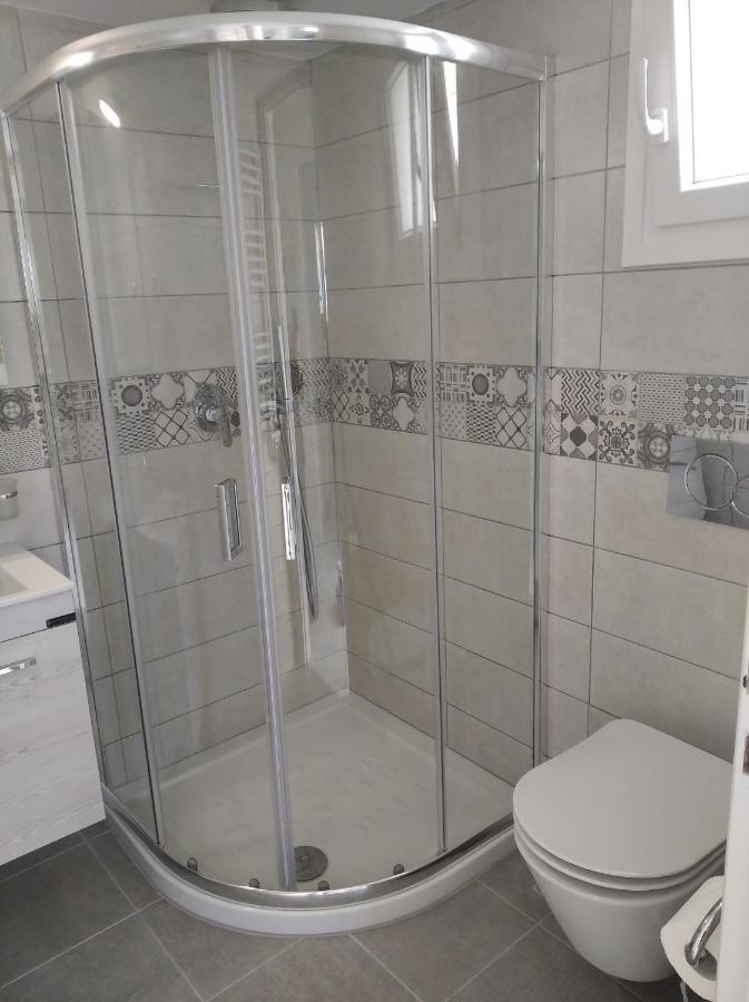 Апартаменти Θέαστρον - Theastron House With Great View In Chora Pera Gyalos Екстер'єр фото