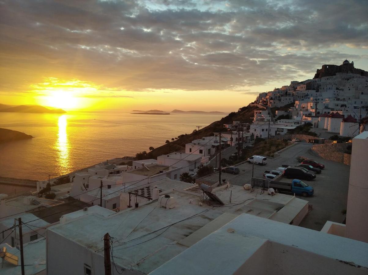 Апартаменти Θέαστρον - Theastron House With Great View In Chora Pera Gyalos Екстер'єр фото