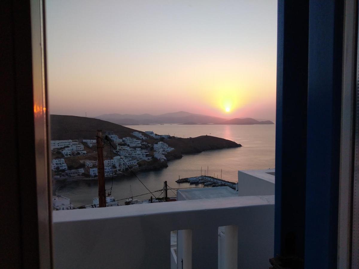 Апартаменти Θέαστρον - Theastron House With Great View In Chora Pera Gyalos Екстер'єр фото