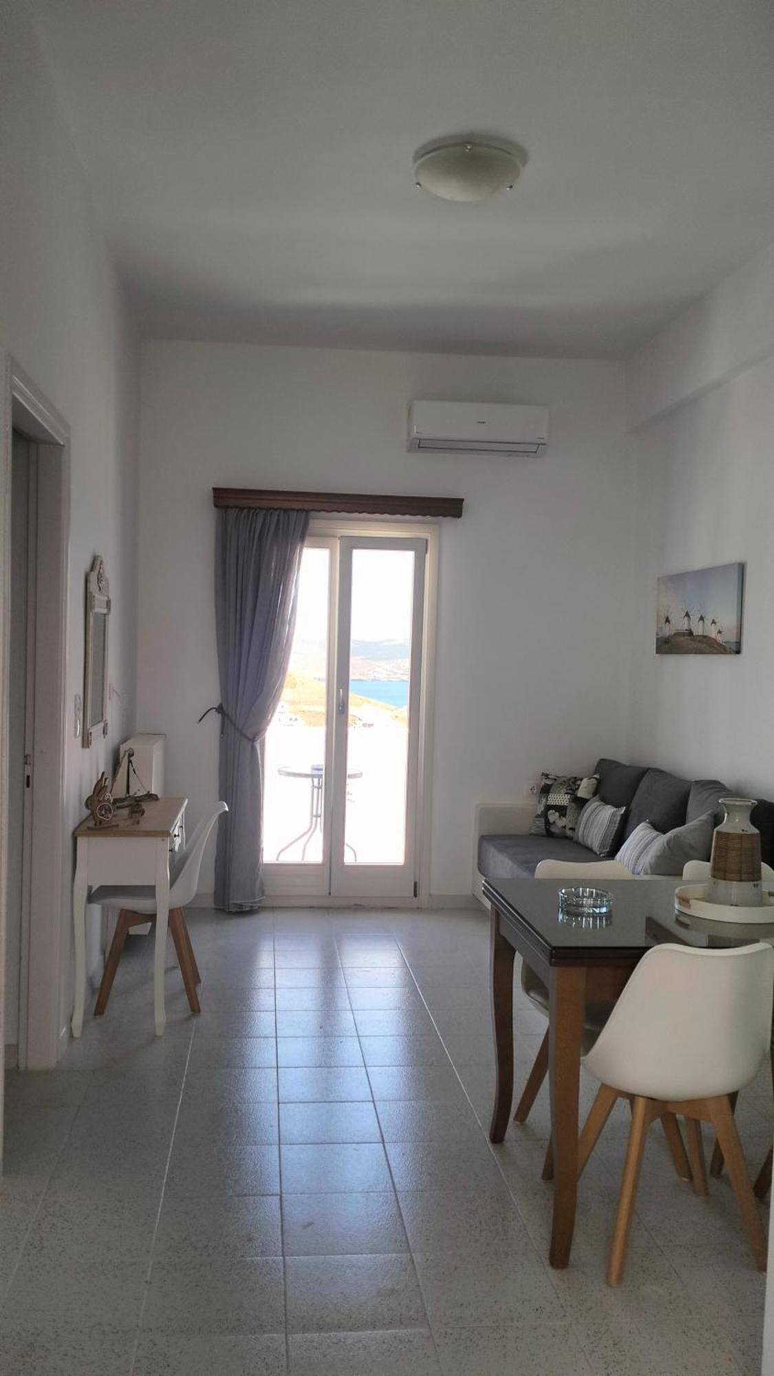Апартаменти Θέαστρον - Theastron House With Great View In Chora Pera Gyalos Екстер'єр фото