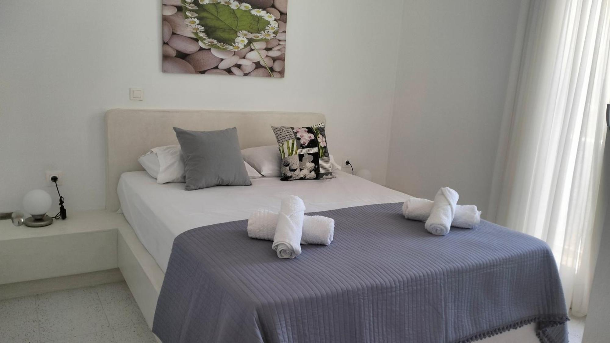 Апартаменти Θέαστρον - Theastron House With Great View In Chora Pera Gyalos Екстер'єр фото