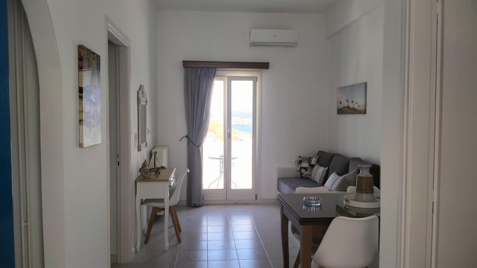 Апартаменти Θέαστρον - Theastron House With Great View In Chora Pera Gyalos Екстер'єр фото