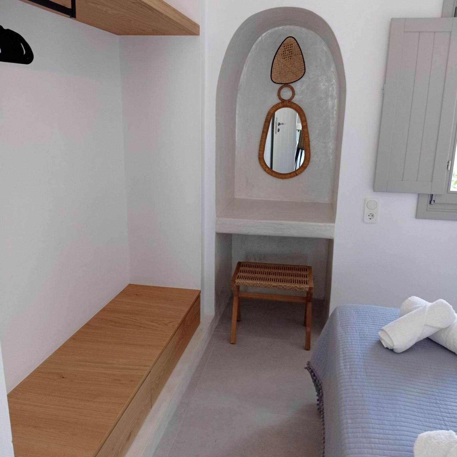 Апартаменти Θέαστρον - Theastron House With Great View In Chora Pera Gyalos Екстер'єр фото