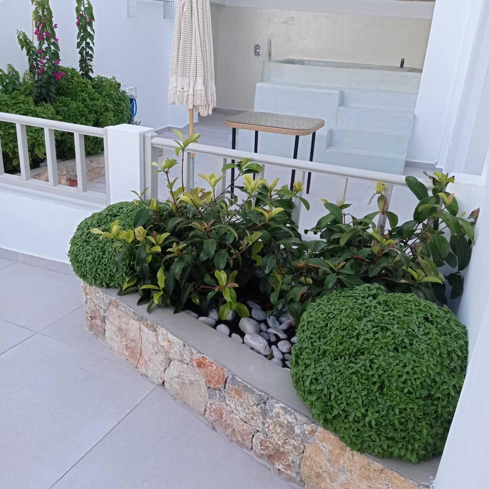 Апартаменти Θέαστρον - Theastron House With Great View In Chora Pera Gyalos Екстер'єр фото