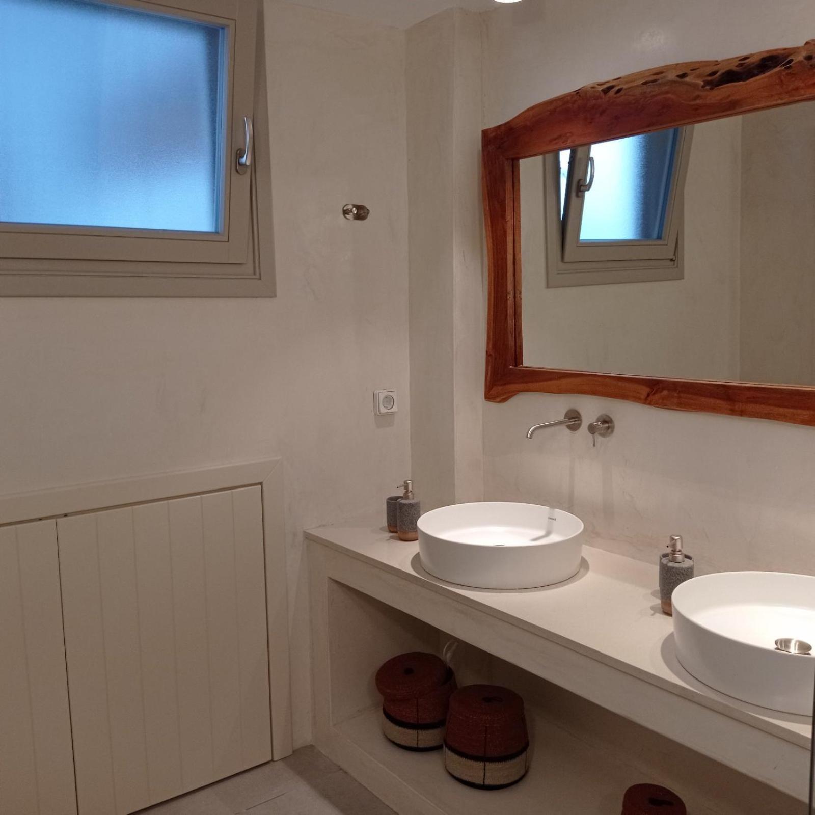 Апартаменти Θέαστρον - Theastron House With Great View In Chora Pera Gyalos Екстер'єр фото