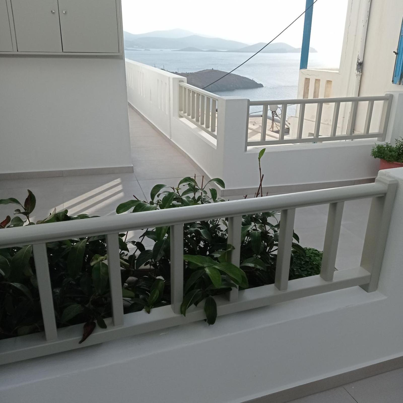 Апартаменти Θέαστρον - Theastron House With Great View In Chora Pera Gyalos Екстер'єр фото