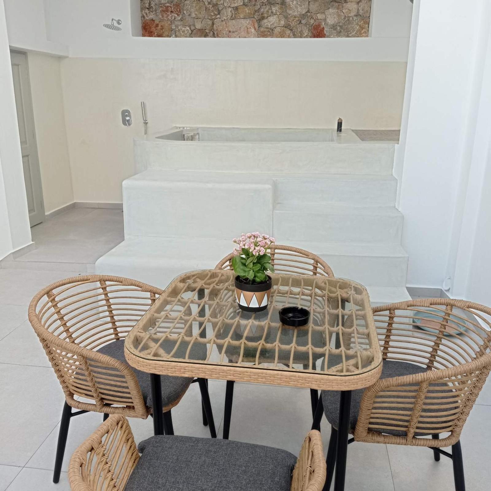 Апартаменти Θέαστρον - Theastron House With Great View In Chora Pera Gyalos Екстер'єр фото