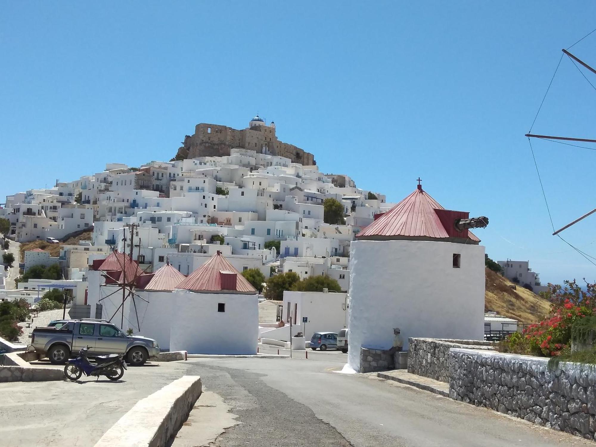 Апартаменти Θέαστρον - Theastron House With Great View In Chora Pera Gyalos Екстер'єр фото