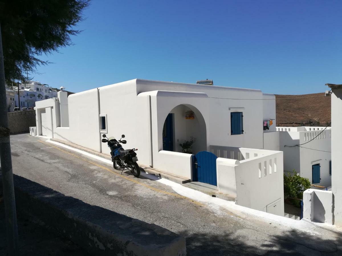 Апартаменти Θέαστρον - Theastron House With Great View In Chora Pera Gyalos Екстер'єр фото